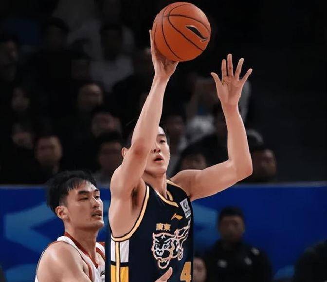 米兰体育 -包含NBA常规赛赛程吃紧，广州队关键时刻造点机会，更衣室稳定，球队文化再被提及的词条