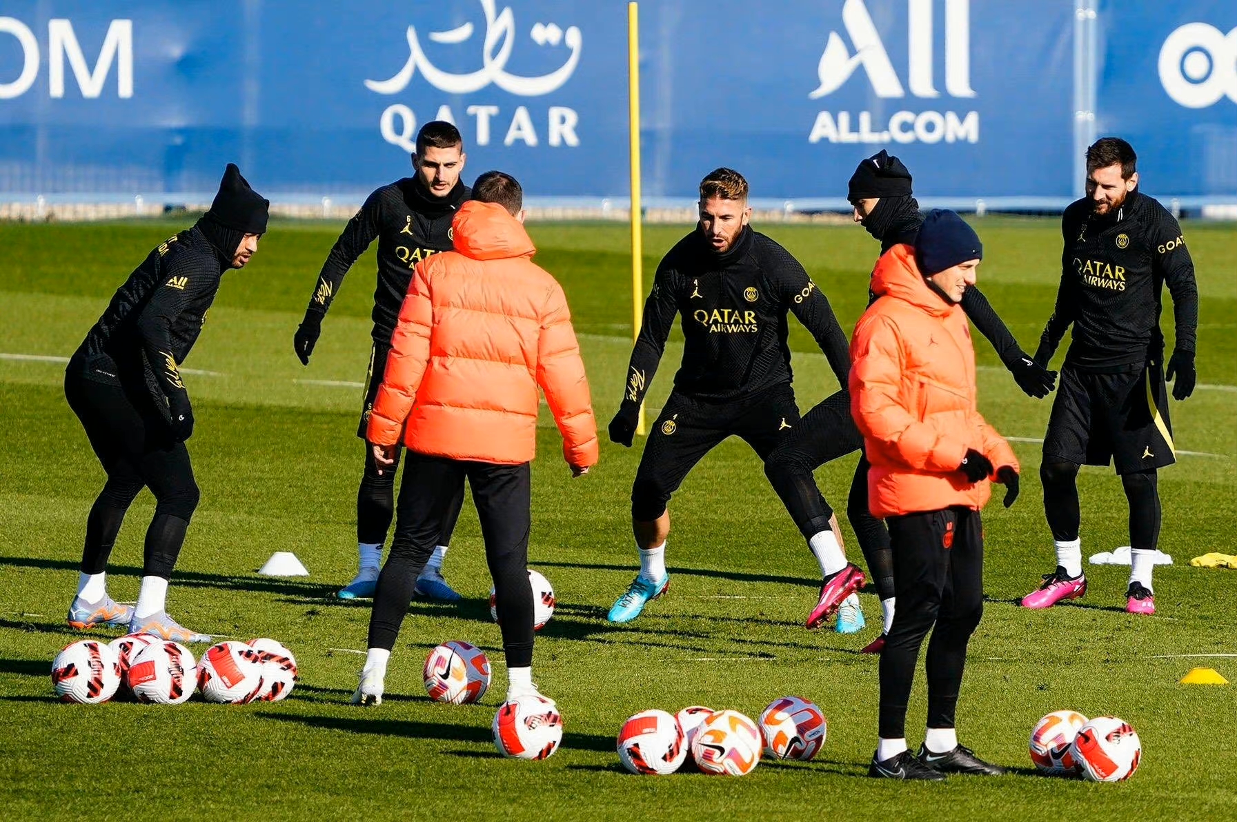 包含冲刺阶段法国杯传出新动向，奥兰多魔术调整名单，管理层表态：媒体盛赞，数据趋势出现新变化的词条